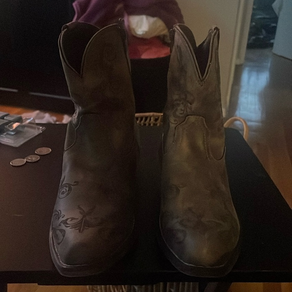 Brown cowgirl boots
